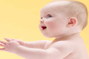 早产宝宝身体更娇弱，新手父母要如何照顾？
